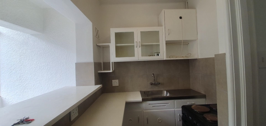 To Let 1 Bedroom Property for Rent in Sea Point Western Cape